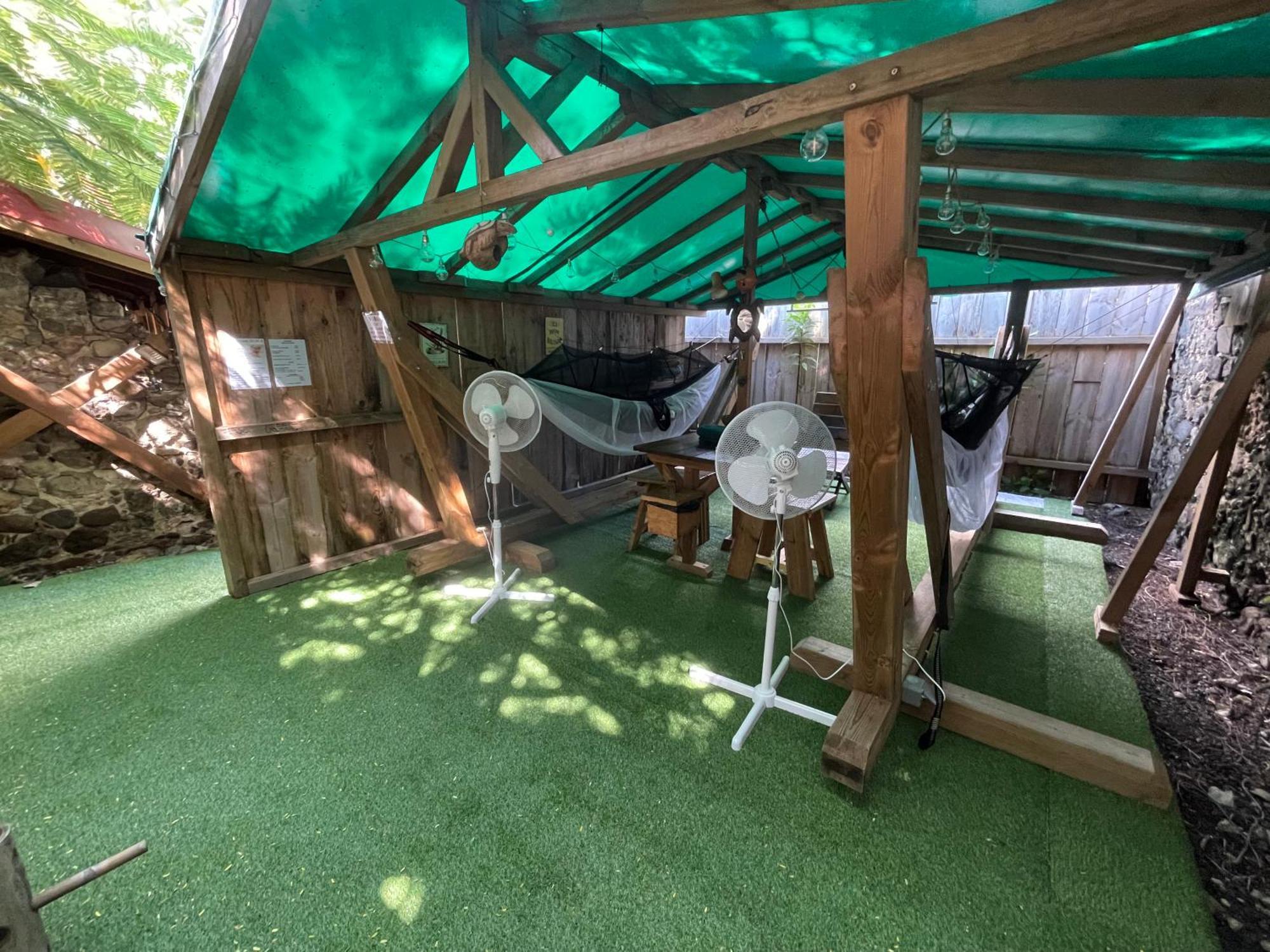 Camping Les Hamacs Aux Saintes